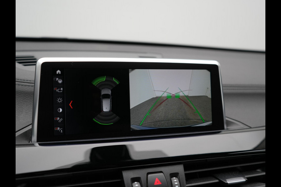 BMW X1 xDrive25e Sportline PHEV 221pk Dealer O.H. | Trekhaak Afn. | Adaptive Cruise | Camera | Sportstoelen Verwarmd | Sfeerverlichting | Keyless | LED Koplampen | Navigatie | DAB | Plug In Hybrid