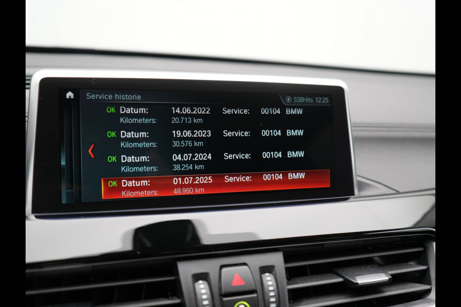 BMW X1 xDrive25e Sportline PHEV 221pk Dealer O.H. | Trekhaak Afn. | Adaptive Cruise | Camera | Sportstoelen Verwarmd | Sfeerverlichting | Keyless | LED Koplampen | Navigatie | DAB | Plug In Hybrid