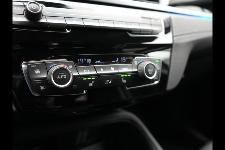 BMW X1 xDrive25e Sportline PHEV 221pk Dealer O.H. | Trekhaak Afn. | Adaptive Cruise | Camera | Sportstoelen Verwarmd | Sfeerverlichting | Keyless | LED Koplampen | Navigatie | DAB | Plug In Hybrid