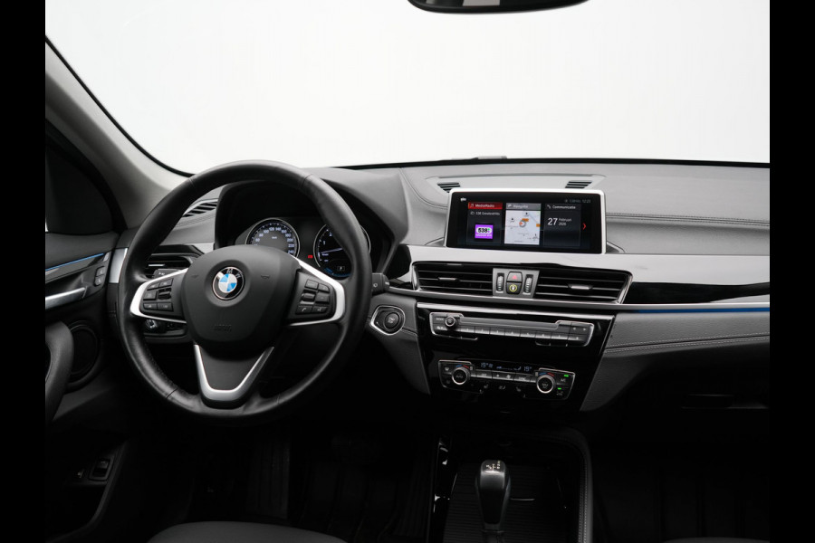 BMW X1 xDrive25e Sportline PHEV 221pk Dealer O.H. | Trekhaak Afn. | Adaptive Cruise | Camera | Sportstoelen Verwarmd | Sfeerverlichting | Keyless | LED Koplampen | Navigatie | DAB | Plug In Hybrid