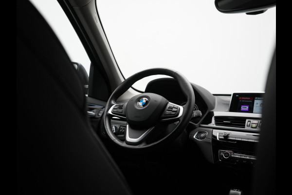 BMW X1 xDrive25e Sportline PHEV 221pk Dealer O.H. | Trekhaak Afn. | Adaptive Cruise | Camera | Sportstoelen Verwarmd | Sfeerverlichting | Keyless | LED Koplampen | Navigatie | DAB | Plug In Hybrid