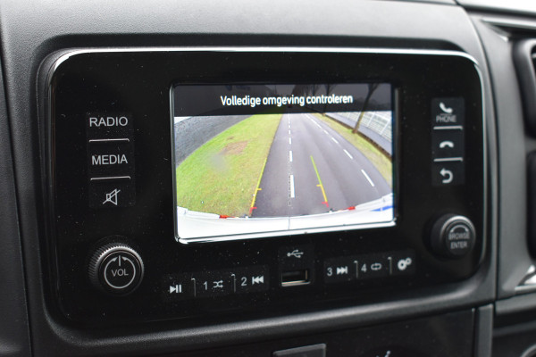 Peugeot Boxer 2.2 BlueHDi 140 S&S L2H2 3.3t Euro 6 Nieuwe registratie 2024/ GEEN BPM/ L2H2/ achteruitrijcamera verzwaard verenpakket, pakket City plus