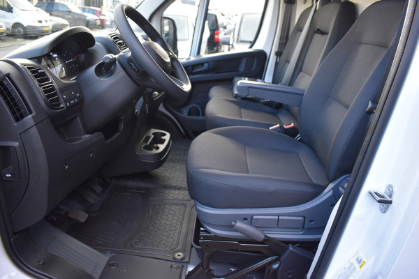 Peugeot Boxer 2.2 BlueHDi 140 S&S L2H2 3.3t Euro 6 Nieuwe registratie 2024/ GEEN BPM/ L2H2/ achteruitrijcamera verzwaard verenpakket, pakket City plus