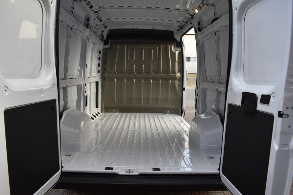 Peugeot Boxer 2.2 BlueHDi 140 S&S L2H2 3.3t Euro 6 Nieuwe registratie 2024/ GEEN BPM/ L2H2/ achteruitrijcamera verzwaard verenpakket, pakket City plus