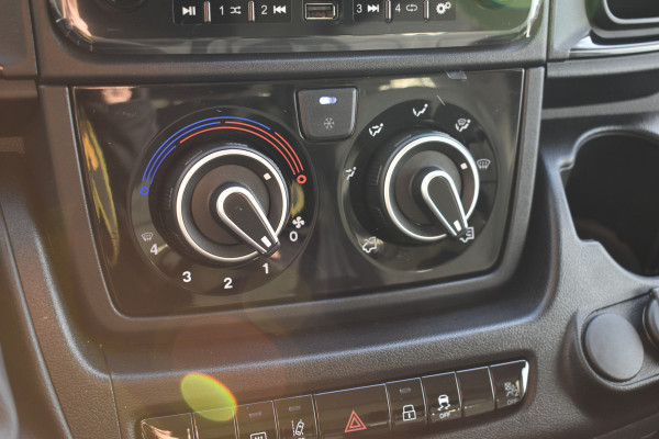 Peugeot Boxer 2.2 BlueHDi 140 S&S L2H2 3.3t Euro 6 Nieuwe registratie 2024/ GEEN BPM/ L2H2/ achteruitrijcamera verzwaard verenpakket, pakket City plus