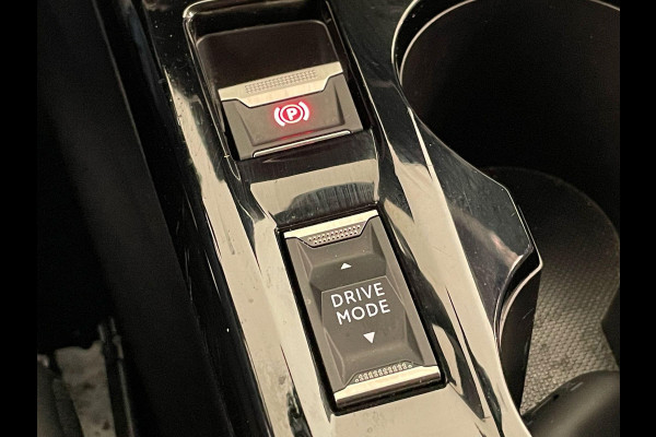 Peugeot 208 1.2 PureTech 100pk Automaat Allure Pack Peugeot 208 1.2 PureTech 100pk Aut. Allure Pack Navigatie Apple Carplay/Android Auto Camera Parkeersensor achter Cruise Control Virtual Cockpit Climate Control Getinte ramen