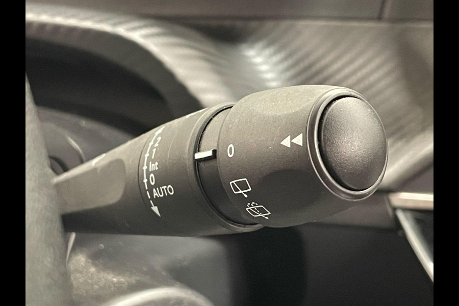 Peugeot 208 1.2 PureTech 100pk Automaat Allure Pack Peugeot 208 1.2 PureTech 100pk Aut. Allure Pack Navigatie Apple Carplay/Android Auto Camera Parkeersensor achter Cruise Control Virtual Cockpit Climate Control Getinte ramen