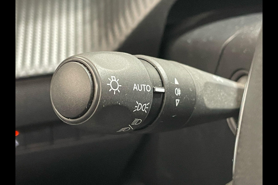 Peugeot 208 1.2 PureTech 100pk Automaat Allure Pack Peugeot 208 1.2 PureTech 100pk Aut. Allure Pack Navigatie Apple Carplay/Android Auto Camera Parkeersensor achter Cruise Control Virtual Cockpit Climate Control Getinte ramen
