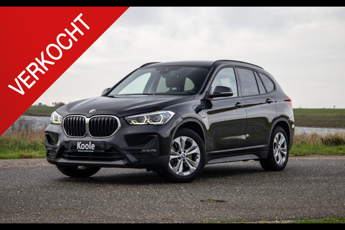 BMW X1 xDrive25e Executive CAMERA / CARPLAY / HEAD UP DISPLAY / LEDER / LED / CRUISE CONTROLE / STOELVERWARMING