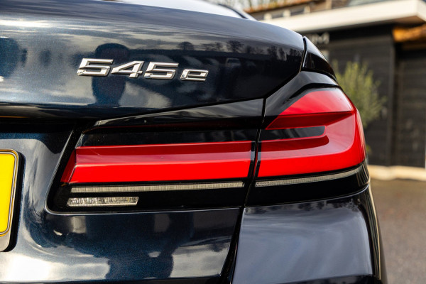 BMW 5 Serie 545e xDrive Business Edition Plus 94% I Schuifdak I H&K I Laser I M -sport I carbon I