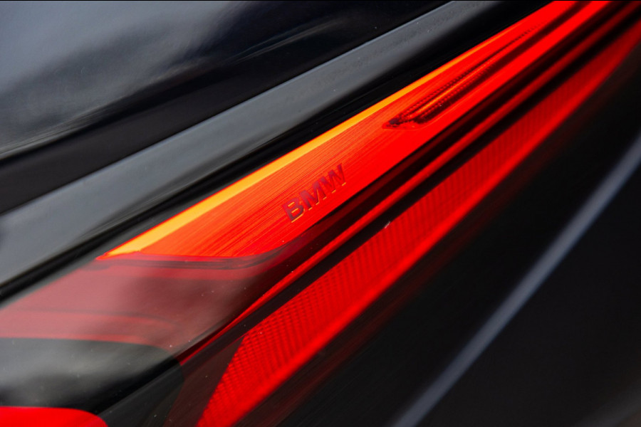 BMW 5 Serie 545e xDrive Business Edition Plus 94% I Schuifdak I H&K I Laser I M -sport I carbon I