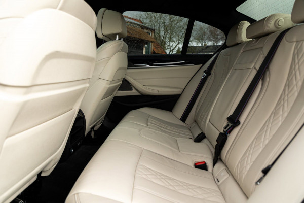 BMW 5 Serie 545e xDrive Business Edition Plus 94% I Schuifdak I H&K I Laser I M -sport I carbon I