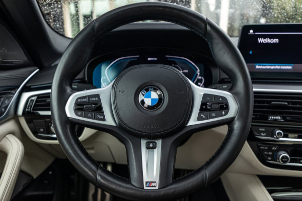 BMW 5 Serie 545e xDrive Business Edition Plus 94% I Schuifdak I H&K I Laser I M -sport I carbon I