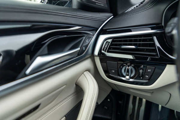 BMW 5 Serie 545e xDrive Business Edition Plus 94% I Schuifdak I H&K I Laser I M -sport I carbon I