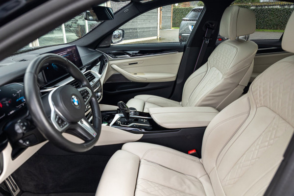 BMW 5 Serie 545e xDrive Business Edition Plus 94% I Schuifdak I H&K I Laser I M -sport I carbon I