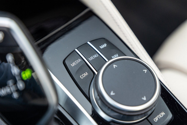 BMW 5 Serie 545e xDrive Business Edition Plus 94% I Schuifdak I H&K I Laser I M -sport I carbon I