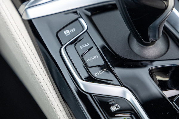 BMW 5 Serie 545e xDrive Business Edition Plus 94% I Schuifdak I H&K I Laser I M -sport I carbon I