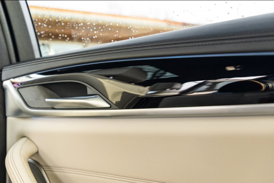 BMW 5 Serie 545e xDrive Business Edition Plus 94% I Schuifdak I H&K I Laser I M -sport I carbon I