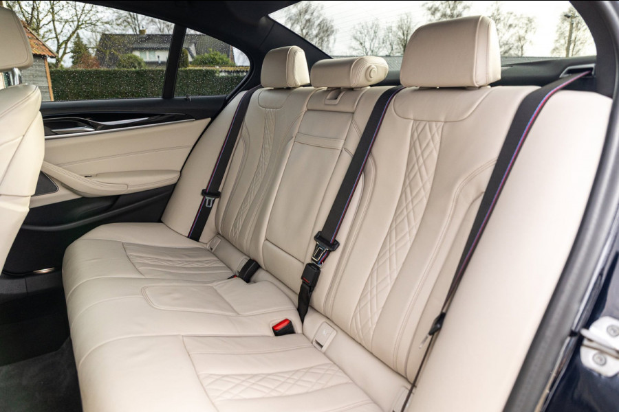 BMW 5 Serie 545e xDrive Business Edition Plus 94% I Schuifdak I H&K I Laser I M -sport I carbon I