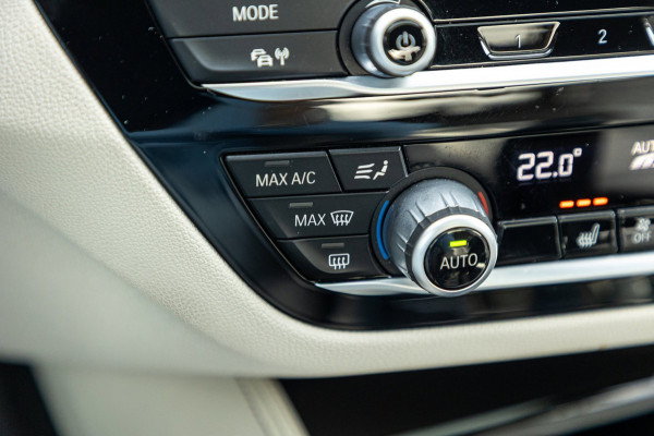 BMW 5 Serie 545e xDrive Business Edition Plus 94% I Schuifdak I H&K I Laser I M -sport I carbon I