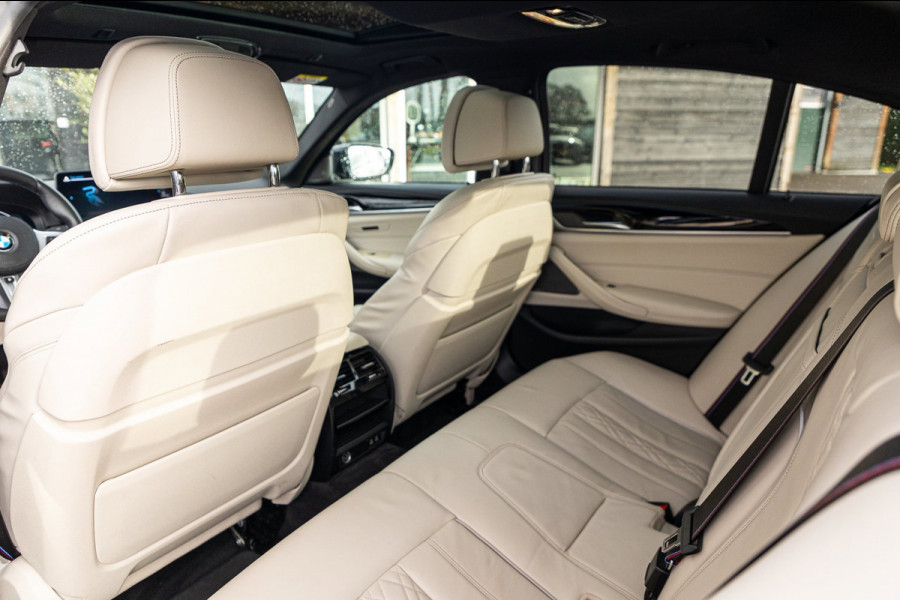 BMW 5 Serie 545e xDrive Business Edition Plus 94% I Schuifdak I H&K I Laser I M -sport I carbon I