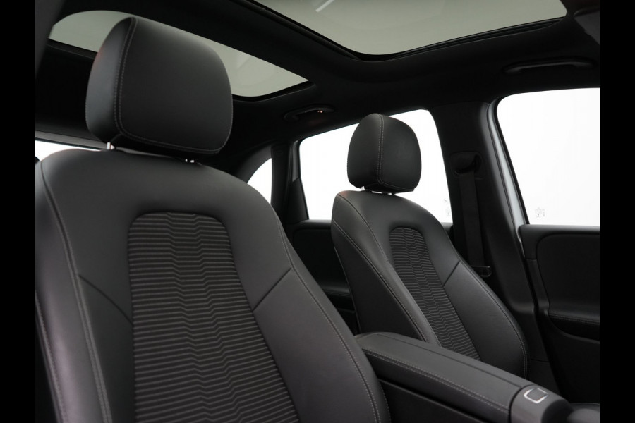 Mercedes-Benz B-Klasse 250 e Progressive PHEV 218pk Dealer O.H. | Panodak | Camera | Sportstoelen Verwarmd | Widescreen Navi | Blis | Apple Carplay | Navigatie | DAB | Plug In Hybrid