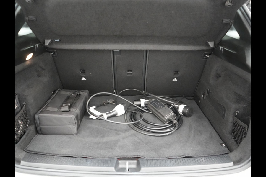 Mercedes-Benz B-Klasse 250 e Progressive PHEV 218pk Dealer O.H. | Panodak | Camera | Sportstoelen Verwarmd | Widescreen Navi | Blis | Apple Carplay | Navigatie | DAB | Plug In Hybrid