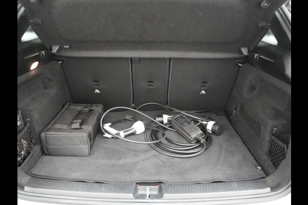 Mercedes-Benz B-Klasse 250 e Progressive PHEV 218pk Dealer O.H. | Panodak | Camera | Sportstoelen Verwarmd | Widescreen Navi | Blis | Apple Carplay | Navigatie | DAB | Plug In Hybrid