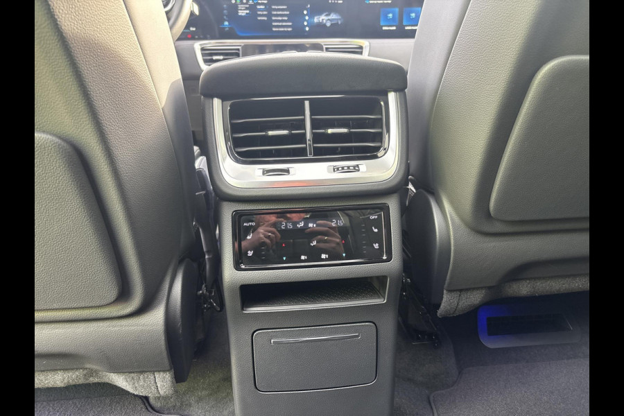 Hongqi E-HS9 President 99 kWh President 99 kWh 6-persoons Luchtvering-Panorama-dak Trekhaak Origineel NL-auto (geen import!)