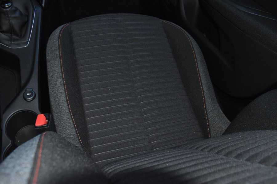 Peugeot 2008 1.2 PureTech 130PK Active Pack | Carplay | Camera | Stoelverw. | Incl. garantie