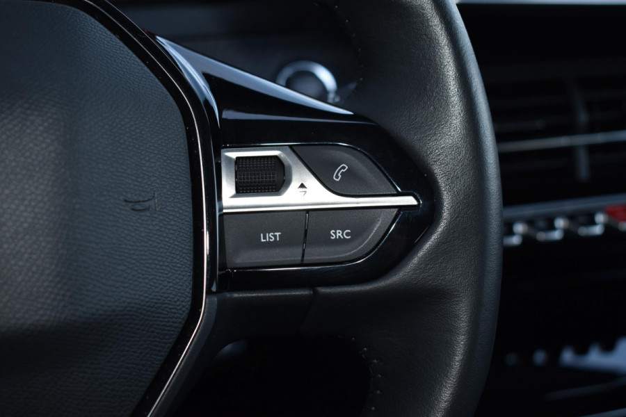 Peugeot 208 1.2 PureTech 100PK Allure Pack | Carplay | Keyless | Adapt. Cruise | 3D Dash | Stoelverw. | Incl. garantie