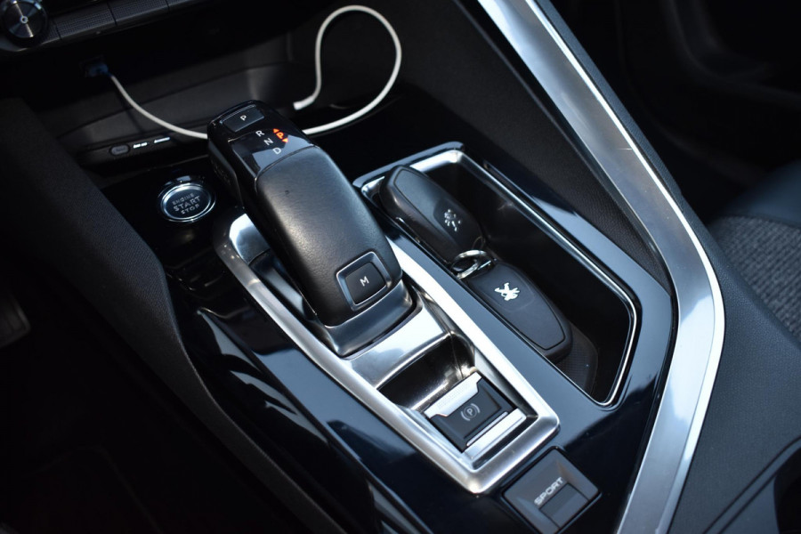 Peugeot 5008 1.2 PureTech 130PK Aut. Allure | 7 Zits | Navi | Panodak | Camera | Incl. garantie