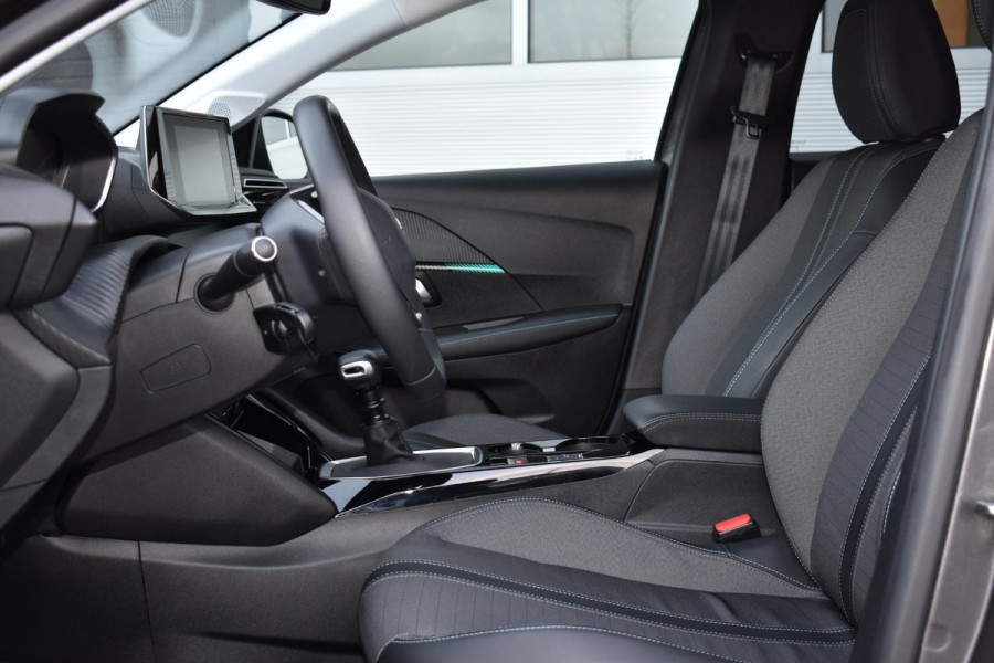 Peugeot 208 1.2 PureTech 100PK Allure Pack | Carplay | Camera | Stoelverw. | Keyless | Incl. garantie