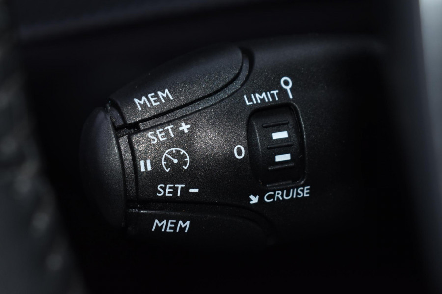 Peugeot 208 1.2 PureTech 100PK Allure Pack | Carplay | Camera | Stoelverw. | Keyless | Incl. garantie