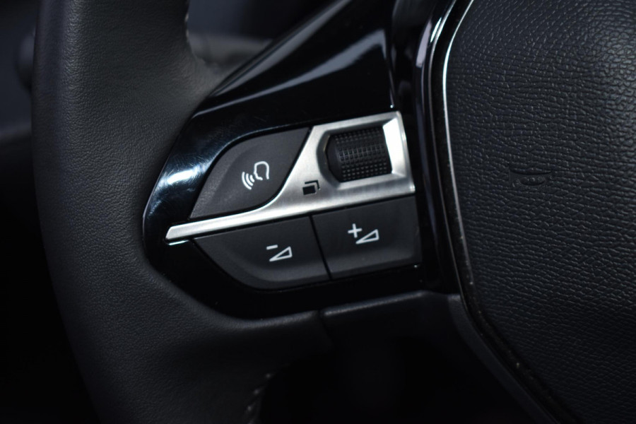 Peugeot 208 1.2 PureTech 100PK Allure Pack | Carplay | Camera | Stoelverw. | Keyless | Incl. garantie