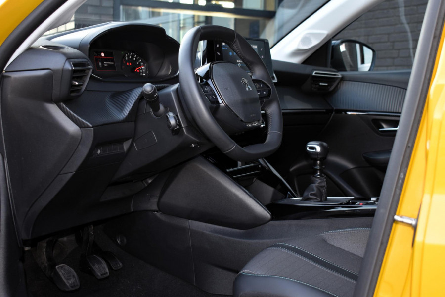 Peugeot 208 1.2 PureTech 100PK Allure Pack | Carplay | Camera | Stoelverw. | Incl. garantie