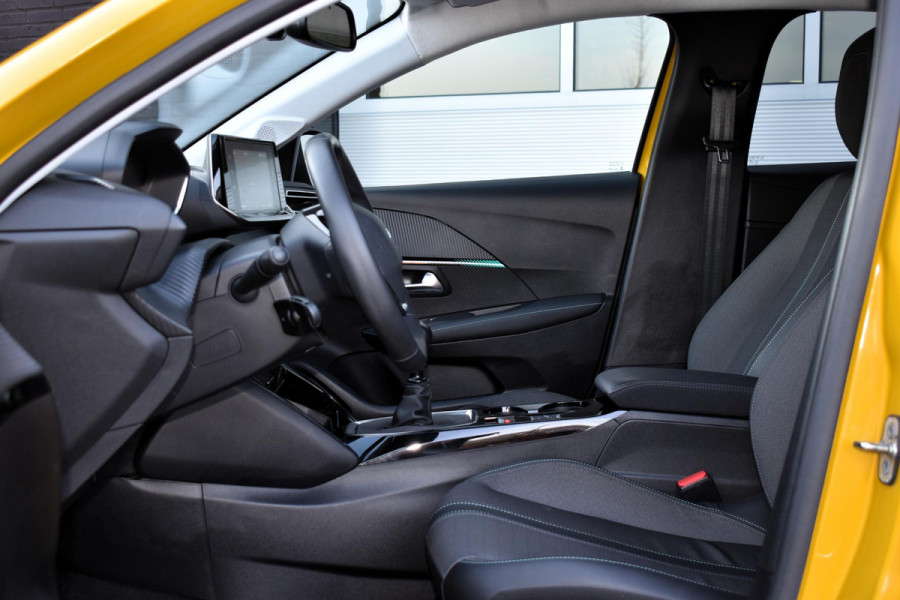 Peugeot 208 1.2 PureTech 100PK Allure Pack | Carplay | Camera | Stoelverw. | Incl. garantie