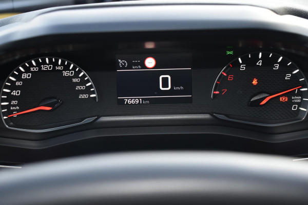 Peugeot 208 1.2 PureTech 100PK Allure Pack | Carplay | Camera | Stoelverw. | Incl. garantie