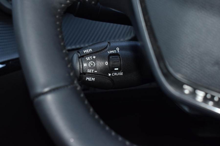 Peugeot 208 1.2 PureTech 100PK Allure Pack | Carplay | Camera | Stoelverw. | Incl. garantie