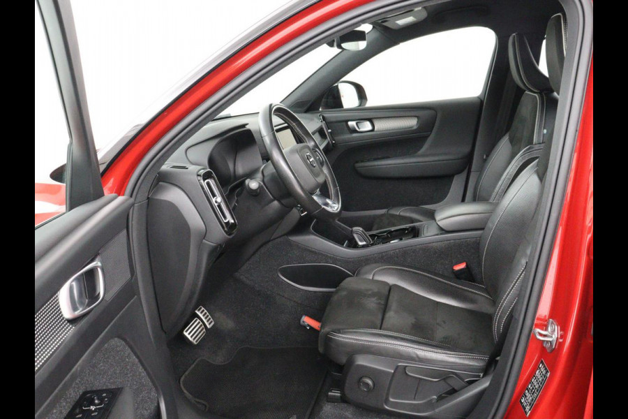 Volvo XC40 Recharge P8 AWD R-Design | SOH 92% | Stoel & stuurverwarming | Trekhaak | Warmtepomp | Leder/Alcantara | Carplay | Navigatie | Adaptive cruise | Keyless | Navigatie