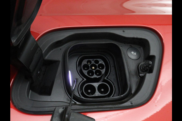 Volvo XC40 Recharge P8 AWD R-Design | SOH 92% | Stoel & stuurverwarming | Trekhaak | Warmtepomp | Leder/Alcantara | Carplay | Navigatie | Adaptive cruise | Keyless | Navigatie