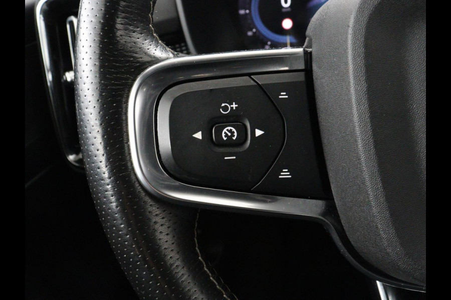 Volvo XC40 Recharge P8 AWD R-Design | SOH 92% | Stoel & stuurverwarming | Trekhaak | Warmtepomp | Leder/Alcantara | Carplay | Navigatie | Adaptive cruise | Keyless | Navigatie