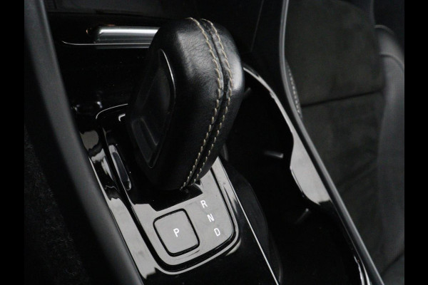 Volvo XC40 Recharge P8 AWD R-Design | SOH 92% | Stoel & stuurverwarming | Trekhaak | Warmtepomp | Leder/Alcantara | Carplay | Navigatie | Adaptive cruise | Keyless | Navigatie