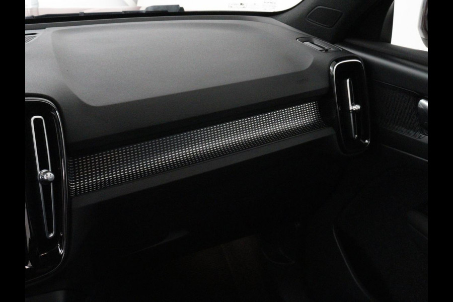 Volvo XC40 Recharge P8 AWD R-Design | SOH 92% | Stoel & stuurverwarming | Trekhaak | Warmtepomp | Leder/Alcantara | Carplay | Navigatie | Adaptive cruise | Keyless | Navigatie