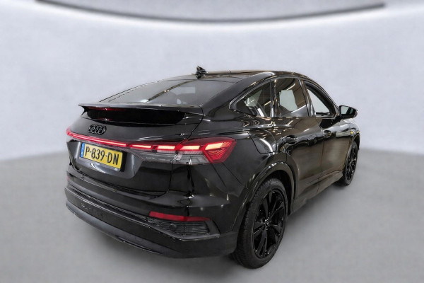Audi Q4 Sportback e-tron 40 Advanced edition 77 kWh | Stoelverwarming | Stuurverwarming | Adaptive Cruise Control | Navigatie | Camera | Trekhaak | Keyless | RS Seats | Matrix LED |