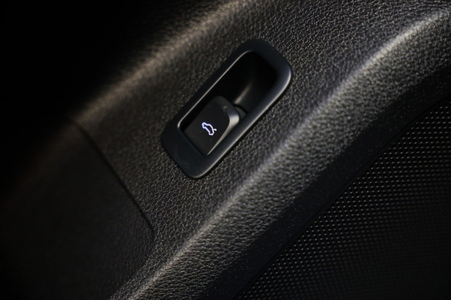 Audi Q2 35 TFSI Edition ONE / AUT / CC / Open Panoramadak / Virtual Cockpit / Lane Assist / Dode Hoek / Navi / Camera / Led / 19 I