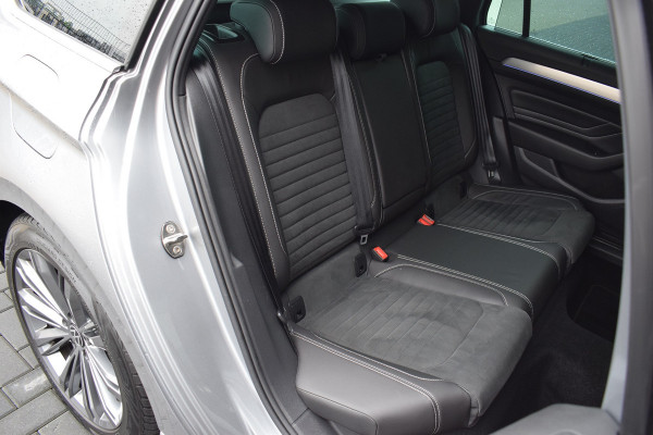 Volkswagen Passat 1.5 TSI 150pk DSG R-Line | Pano | Trekhaak | 360 camera