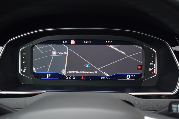 Volkswagen Passat 1.5 TSI 150pk DSG R-Line | Pano | Trekhaak | 360 camera