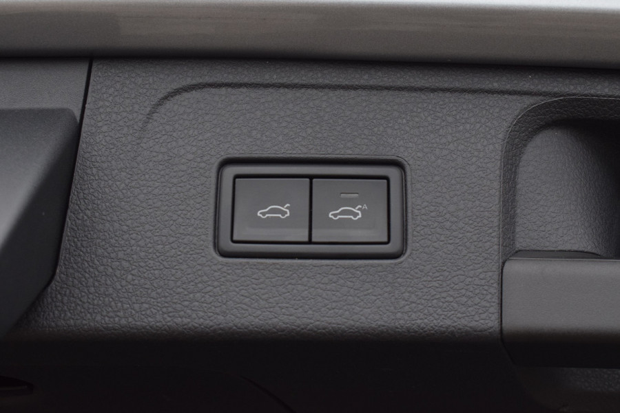 Volkswagen Passat 1.5 TSI 150pk DSG R-Line | Pano | Trekhaak | 360 camera