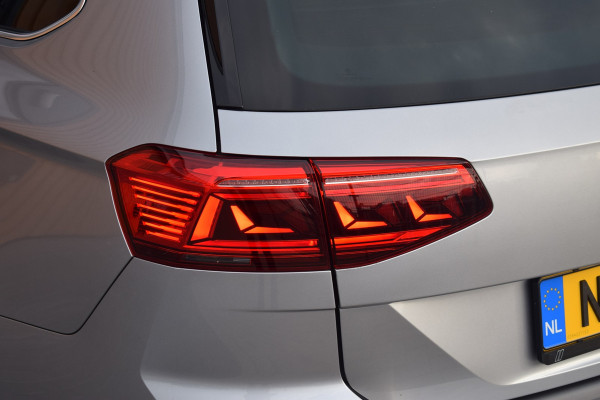 Volkswagen Passat 1.5 TSI 150pk DSG R-Line | Pano | Trekhaak | 360 camera